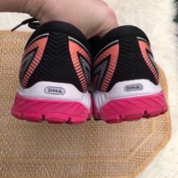 Brooks Ghost 10 Black and Pink - Picture 15 of 16